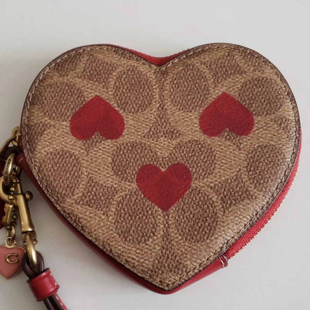 COACH HEART WRISTLET - Picture 6 of 11